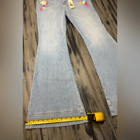 Alice + Olivia "Beautiful" High-Rise Bell Bottom Jeans - Floral Embroidered NWT - Picture 16 of 16